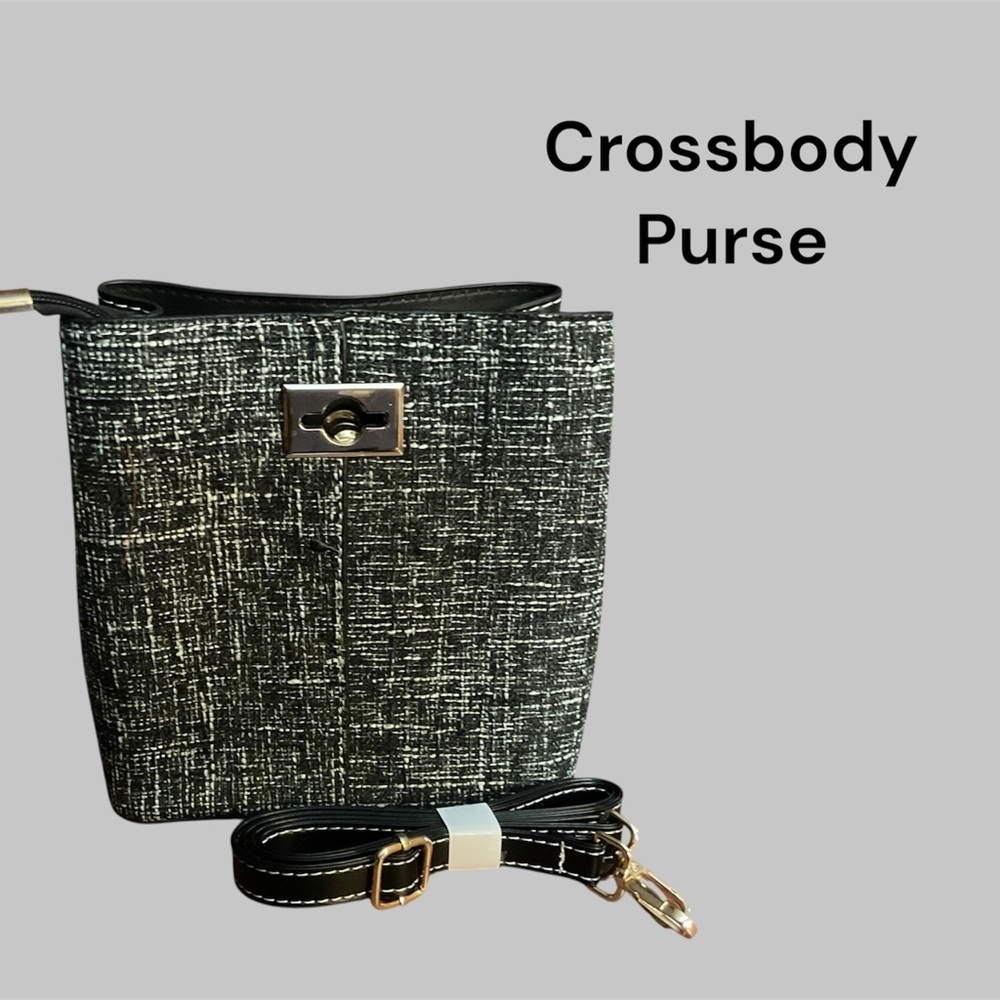 NWOT CROSSBODY PURSE 8” x 8”